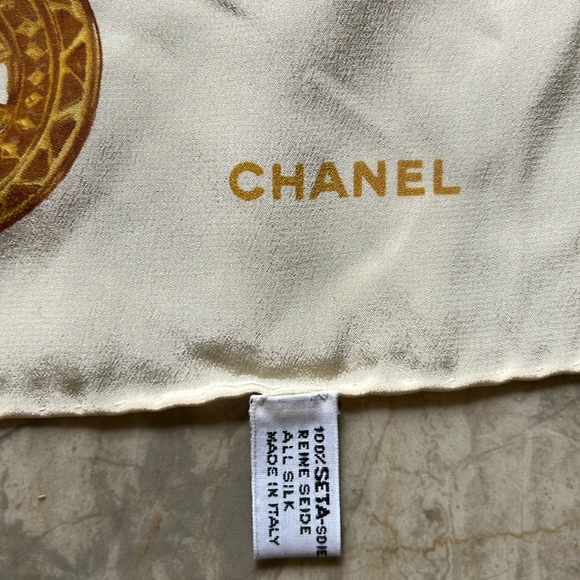 Vintage Chanel Gold Medallion Chain Print Silk Scarf - Made in Italy - Picture 3 of 3